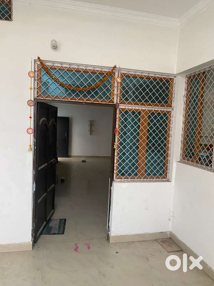 Need girl roommate for independent floor