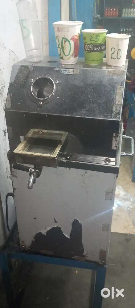 Sugarcane juicer machine