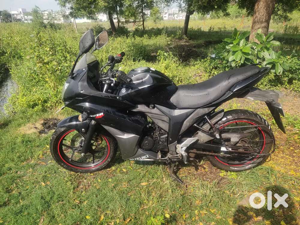 Suzuki gixxer sf black single owner