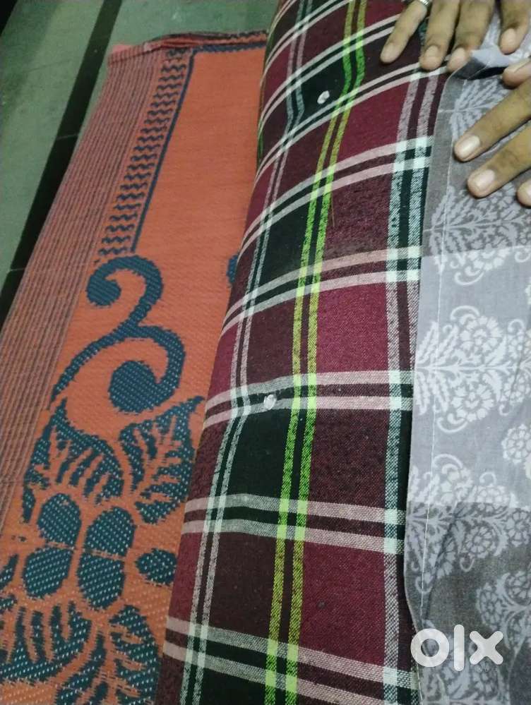 Bed Mattress With 2 Pillows