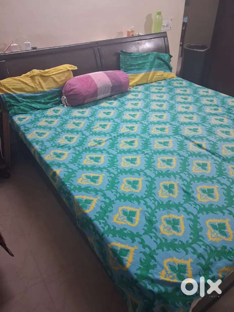 Wooden King size bed with mattresses n extremely good condition