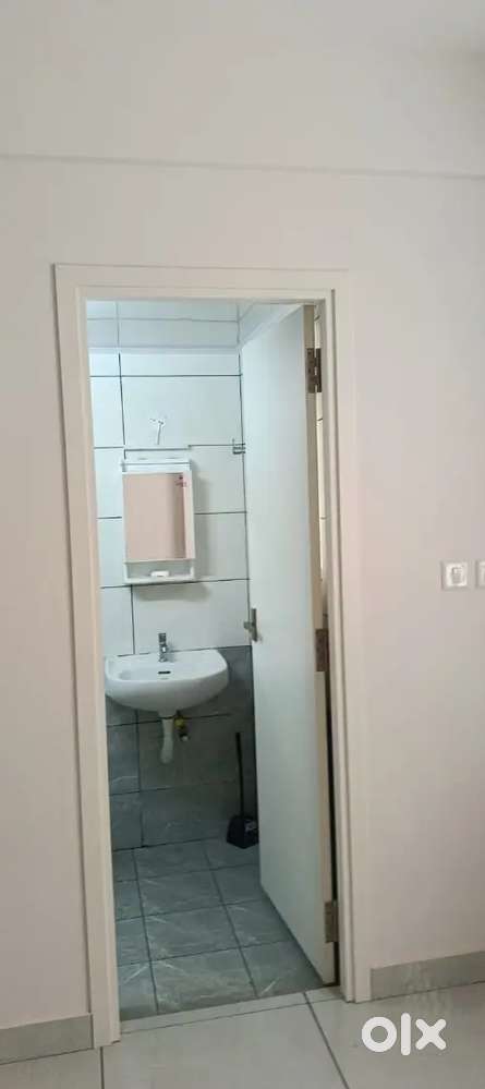 2 bk Flat for rent at kaniyapuram. 1 km from techno park