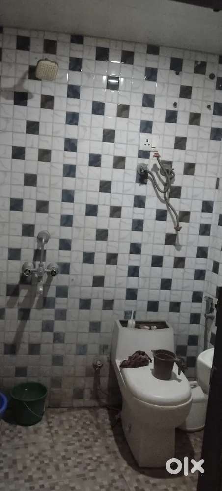 1 room partner required