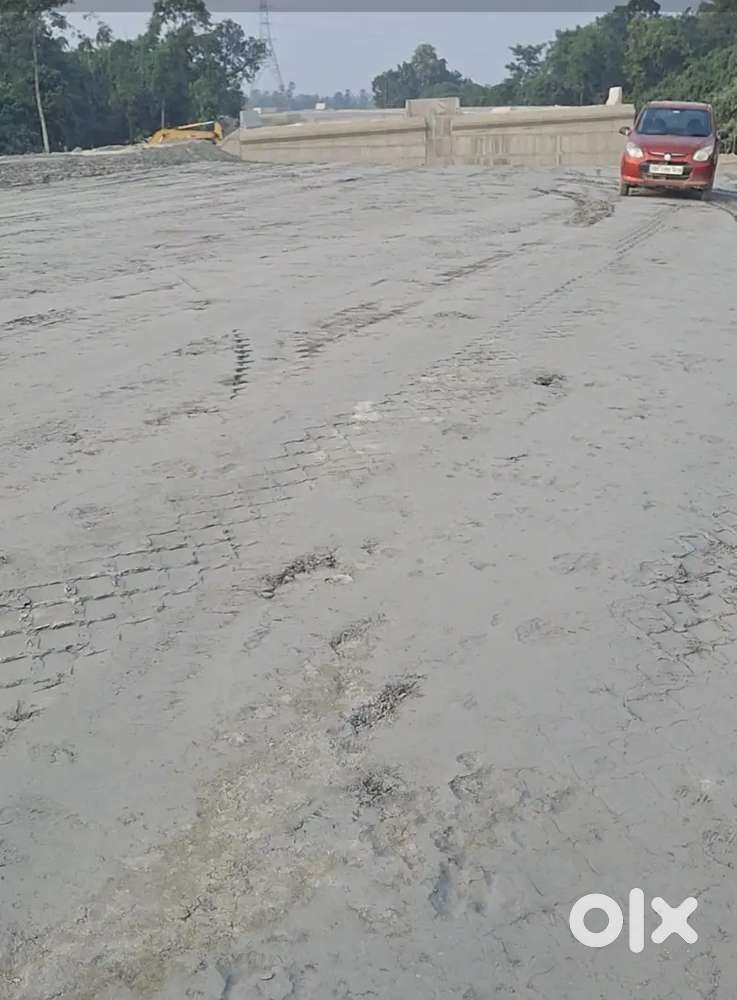 Vaishali se lekar lalaganj tak 4 line me  jamin avilable hai