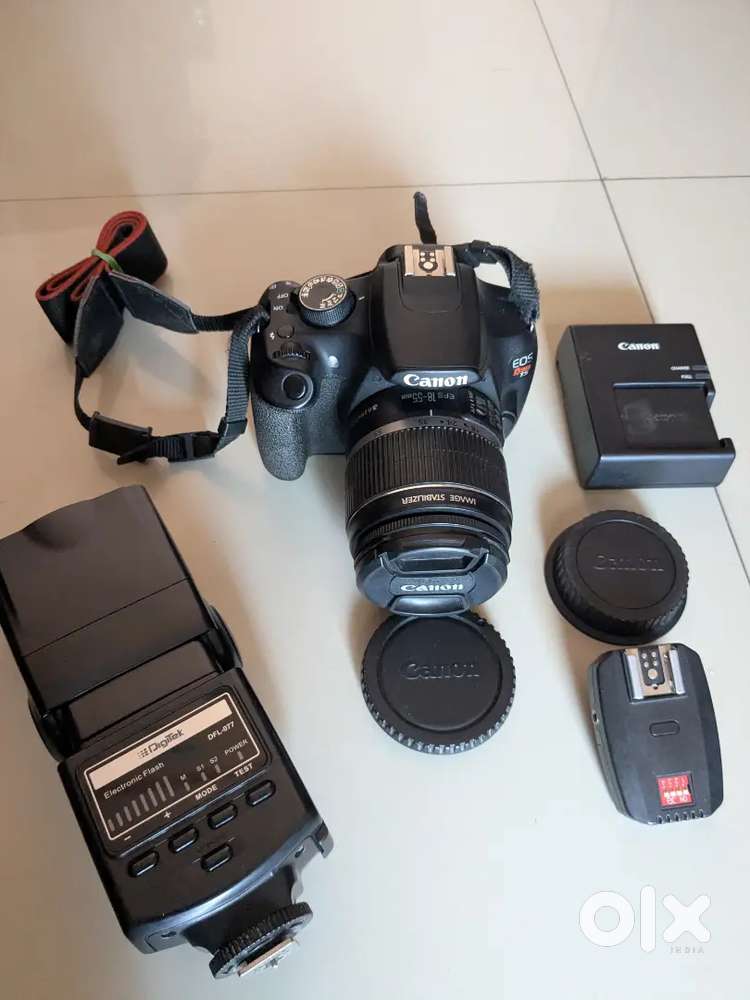 Canon Rebel T5 DSLR Camera with Digitek Flash