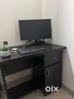 Computer table