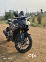 Yamaha r15 v3 to converte v4 very good condition , scartchless bike