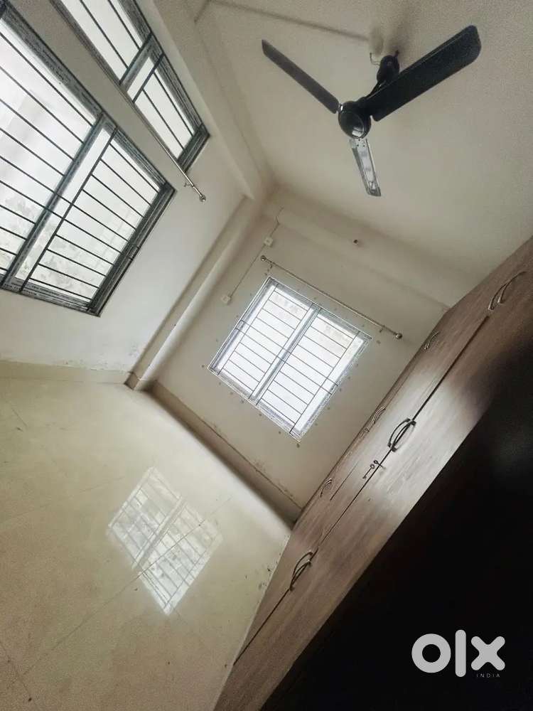 Owner ad for female flatmate,opposite kalakhetra Jilika path