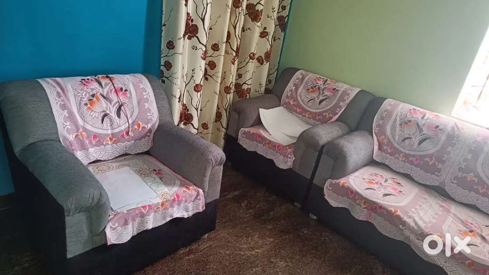 5+1+1 sofa set for sale new condition computer table 3500