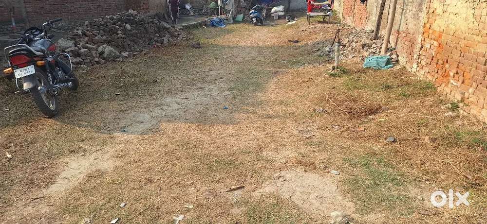 Bhuta to faridpur main road par plot bikau hai