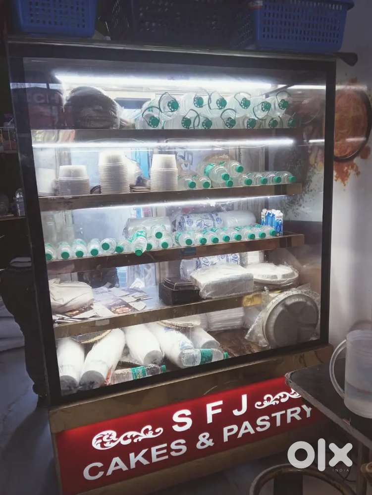Cake display Frazer
