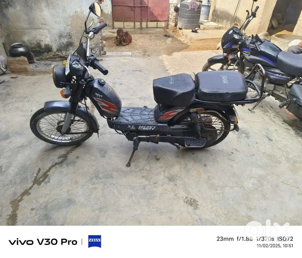 TVS XL 100