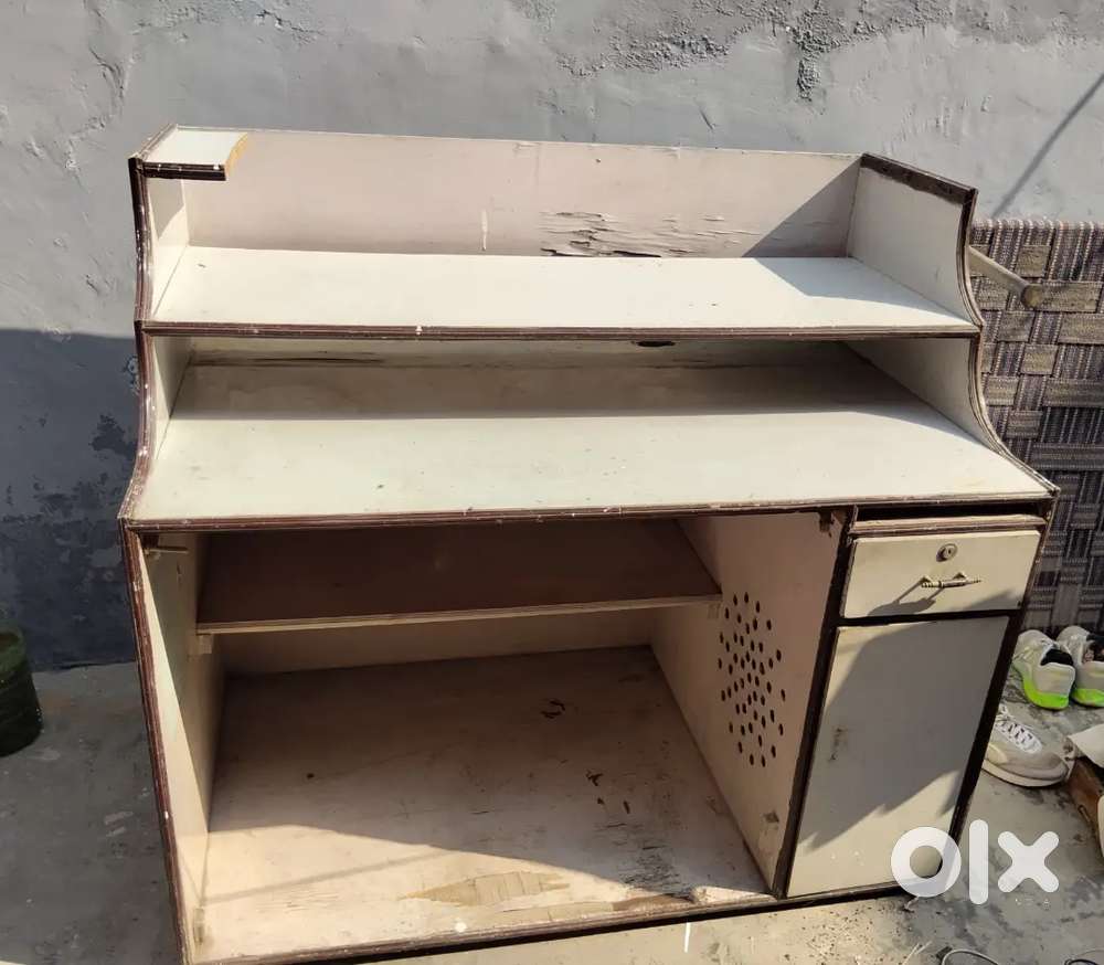 Computer Table with storage space