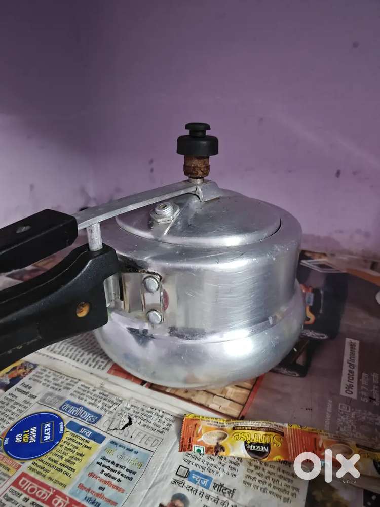 Gas,cylinder,cooker and all kichen utensils and household things