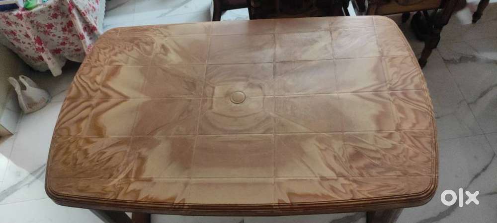 Plastic 4 seater Dining Table