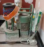 Floor polishing machine