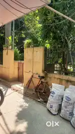 75 gj Mahi haiCornerCorner flat Kalkaji DDA flat Mini market main road