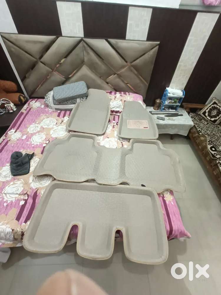 Car mats tray mats innova 7 seater