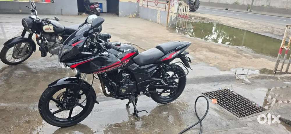 Pulsar 220F