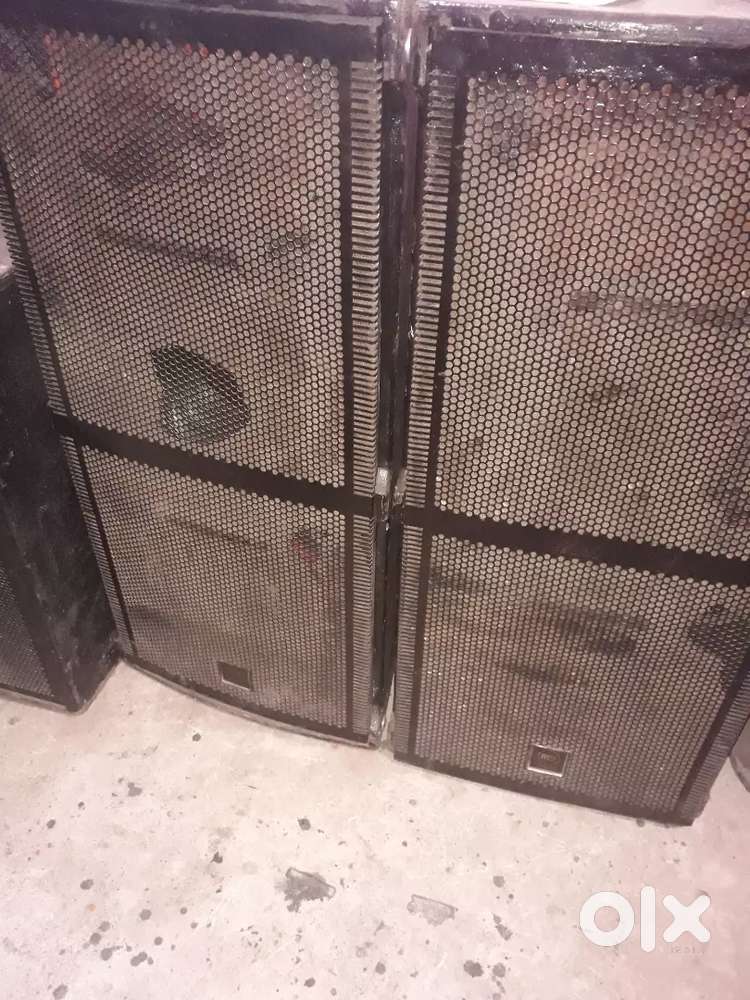 Rcf cabnet 650 watt speaker pop tbin low 1200 watt p aduio speaker