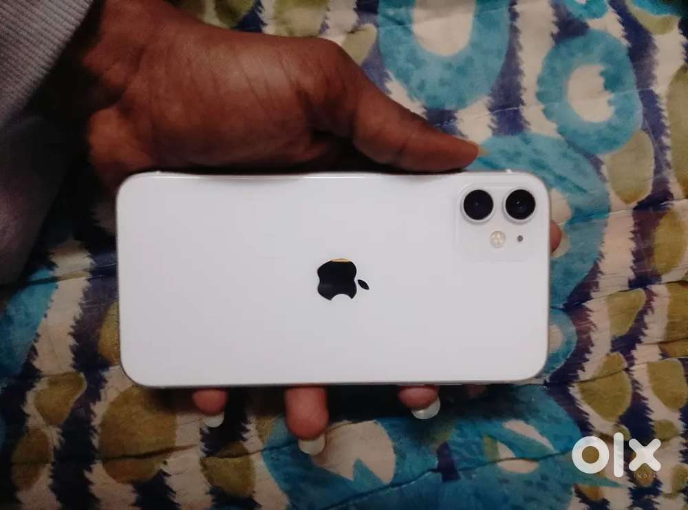 I PHONE 11 NEW CONDITION WITH BOX AND CABILE BATTERY  76