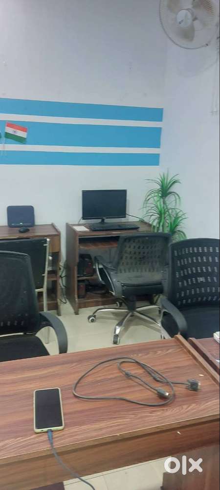 9 Computer Tables For Sale