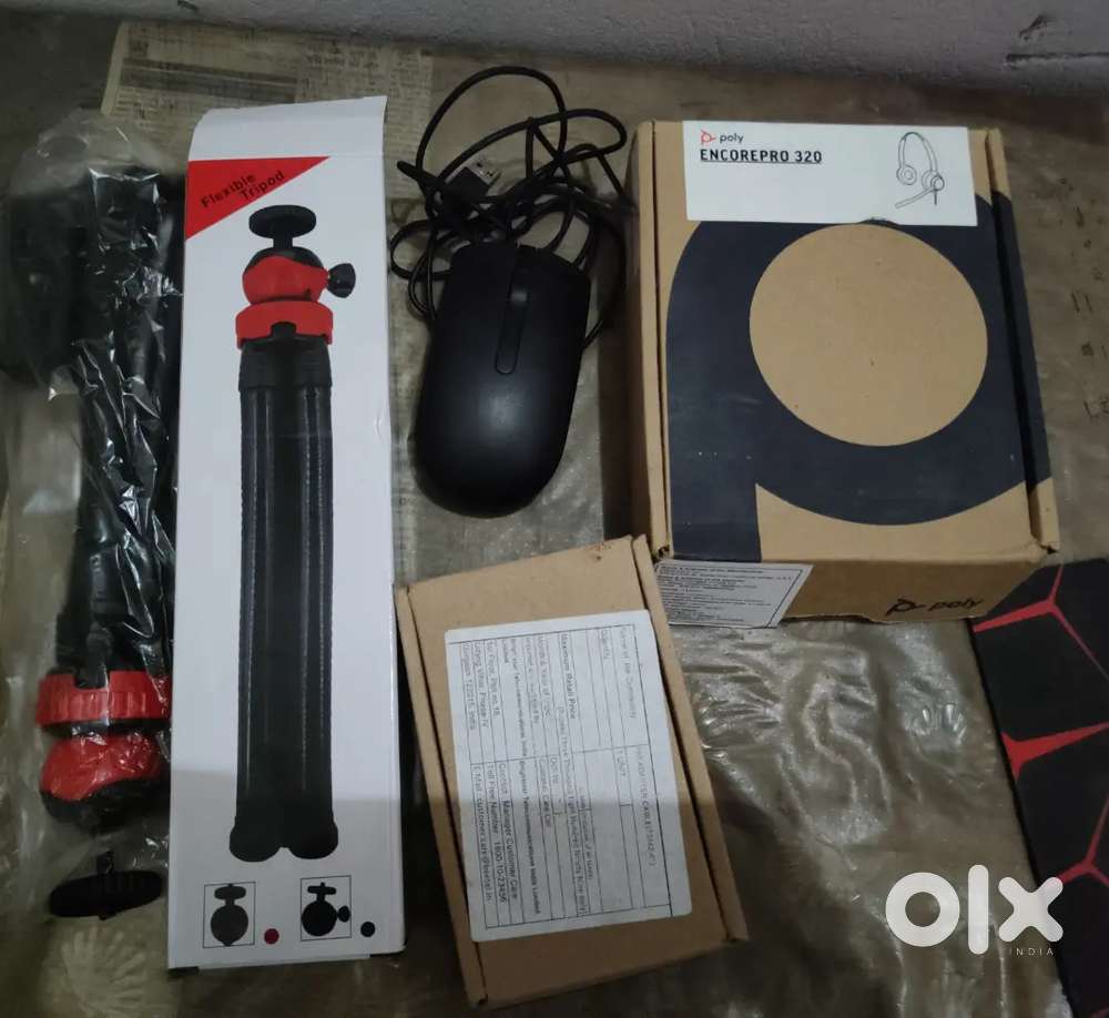 1 tripod+1 Dell mouse + headphone IVR