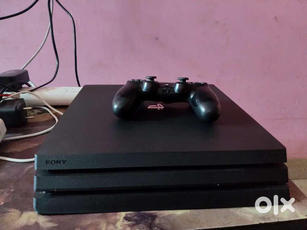 PS4 PRO 1 TB-4K BEAST FOR GAMERS!

MINT CONDITION