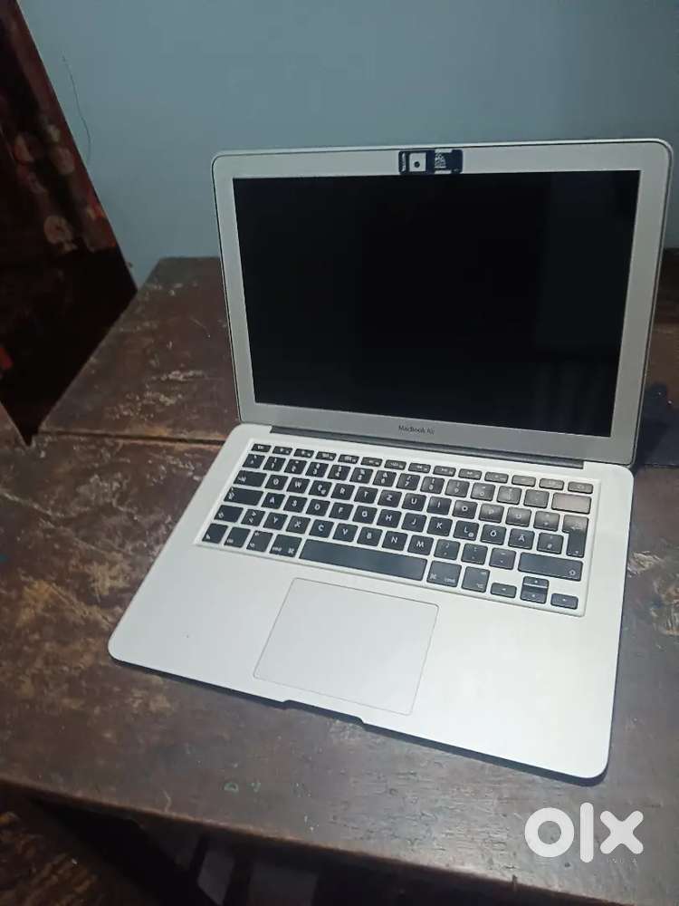 Macbook 2017 model good condition