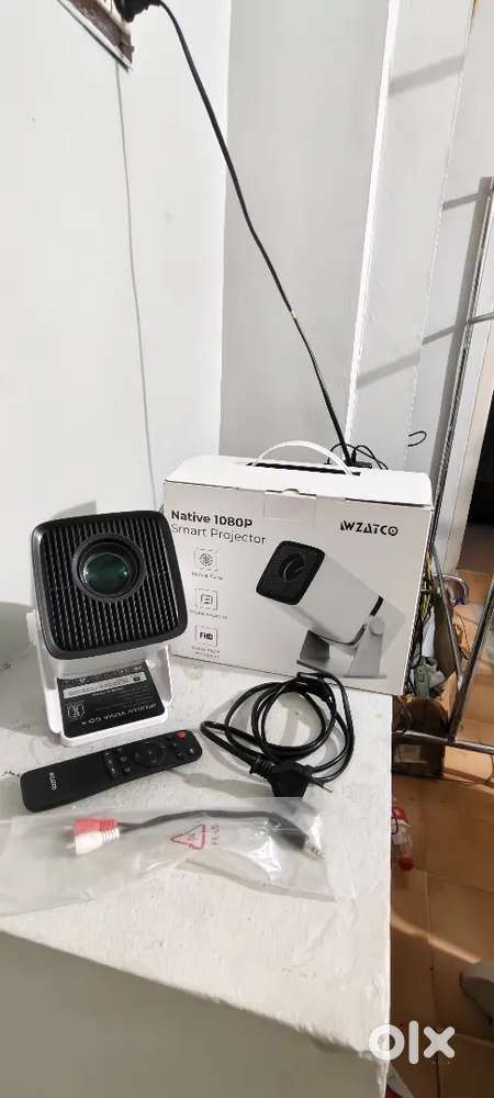 WZATCO YUVA GO 720p PROJECTOR