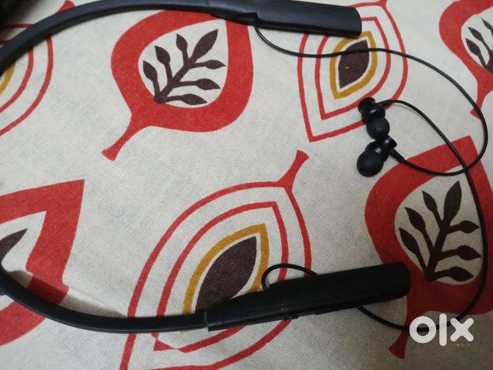 Pebble flex active neckband