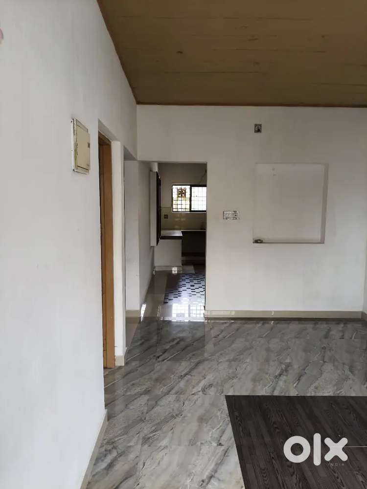 2bhk Room sharing - 2 Roomates needed male/female 5 km from infopark