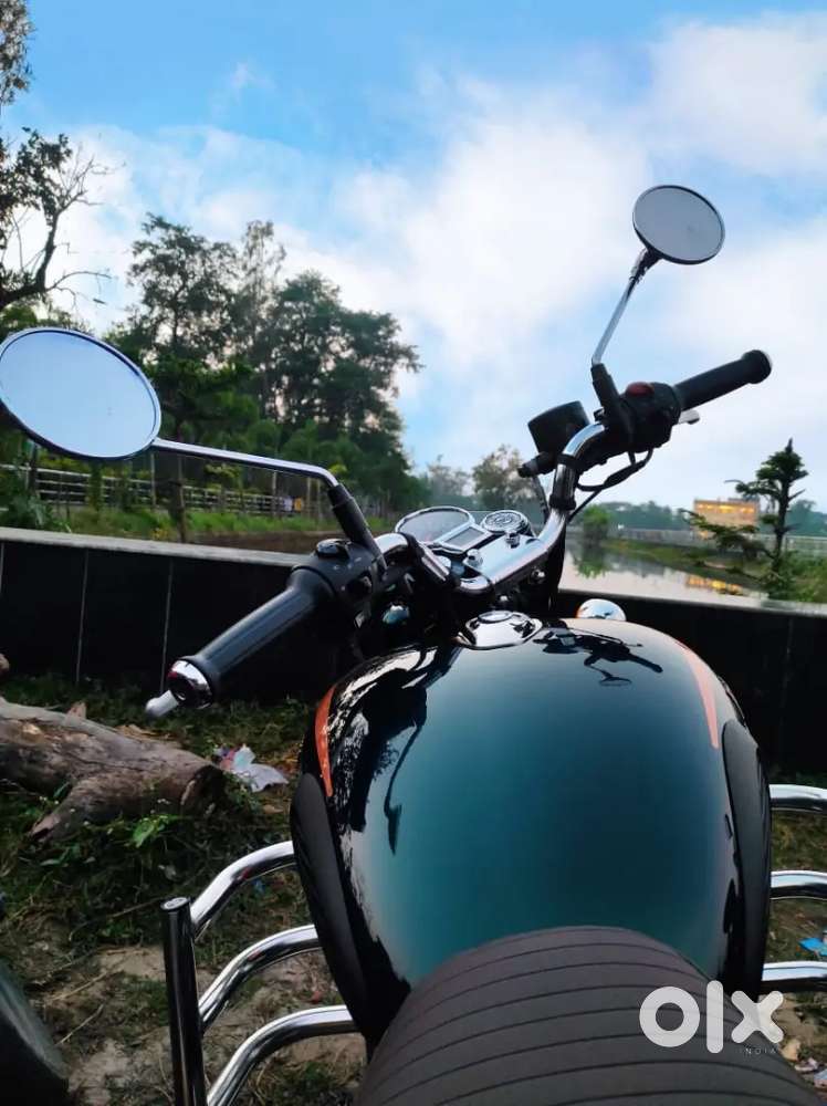 Royal Enfield classic 350 halycyon green