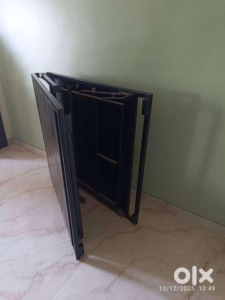 Foldable metal bed