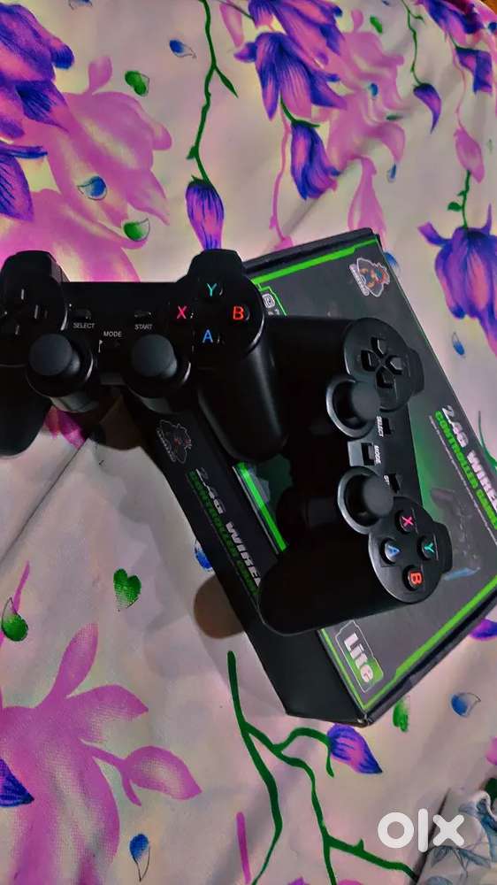 2.4G WIRELESS CONTROLLER GAMEPAD