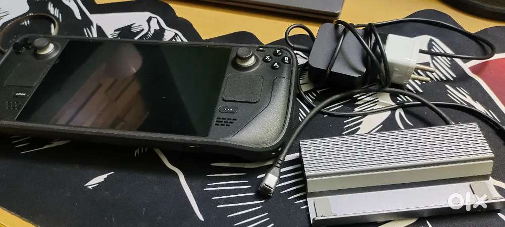 Steam deck LCD -500gb + 250gb memory card + docking kit and charger