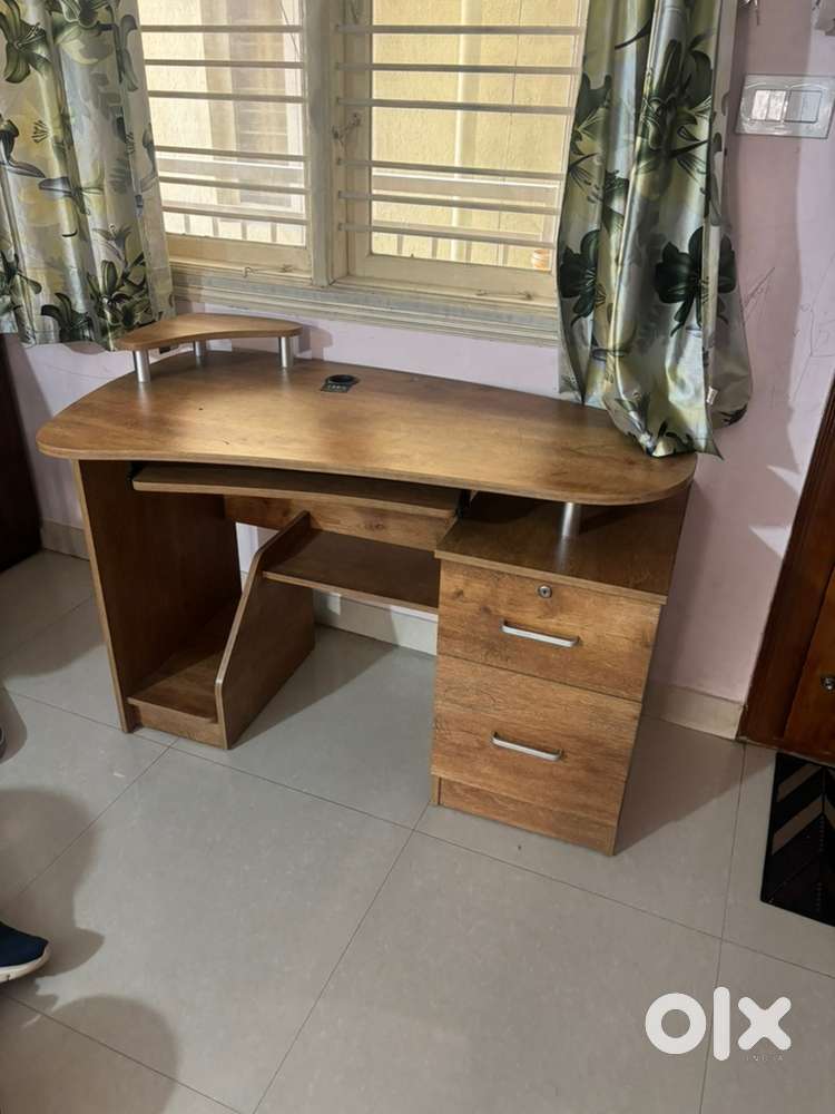 Computer table for sale excellent condition