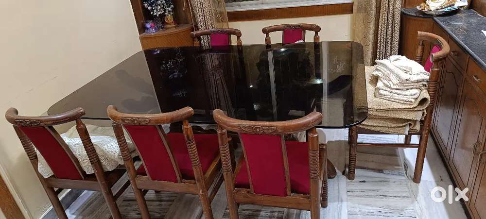 Elegant Furniture Set: Sofa, Dining & Center Table – Must See!