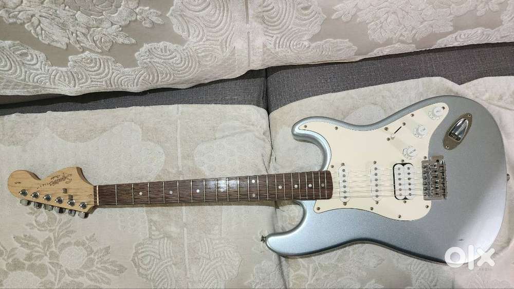 Fender Squier Affinity HSS with Marshall MG 15 Amp and accessories