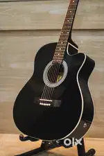 Branded black color guitars in excellent condion for sale