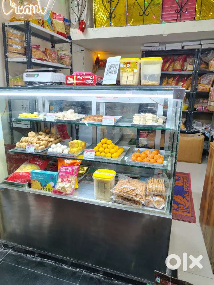 4x4 Display counter with cooling wanted to sell for sweet ,cake
