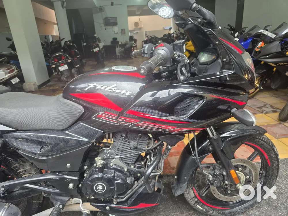 Bajaj Pulsar 220F