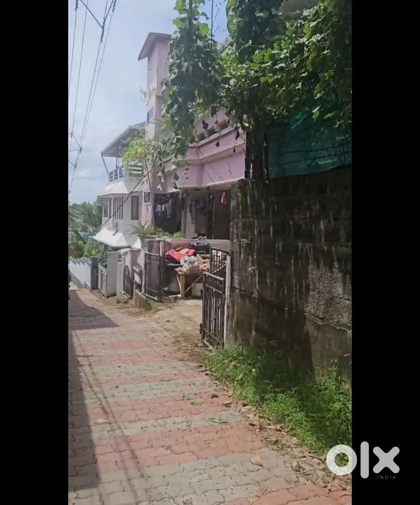 5.75 Cent and house in jawahar Nagar Kowdiar-28Lakhs/cent
