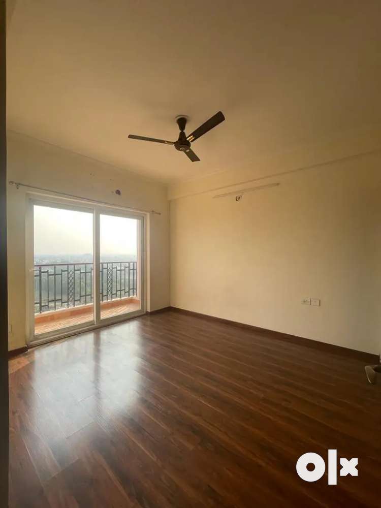 3bhk Semi furnished flat in Vrindavan Yojna sec 9