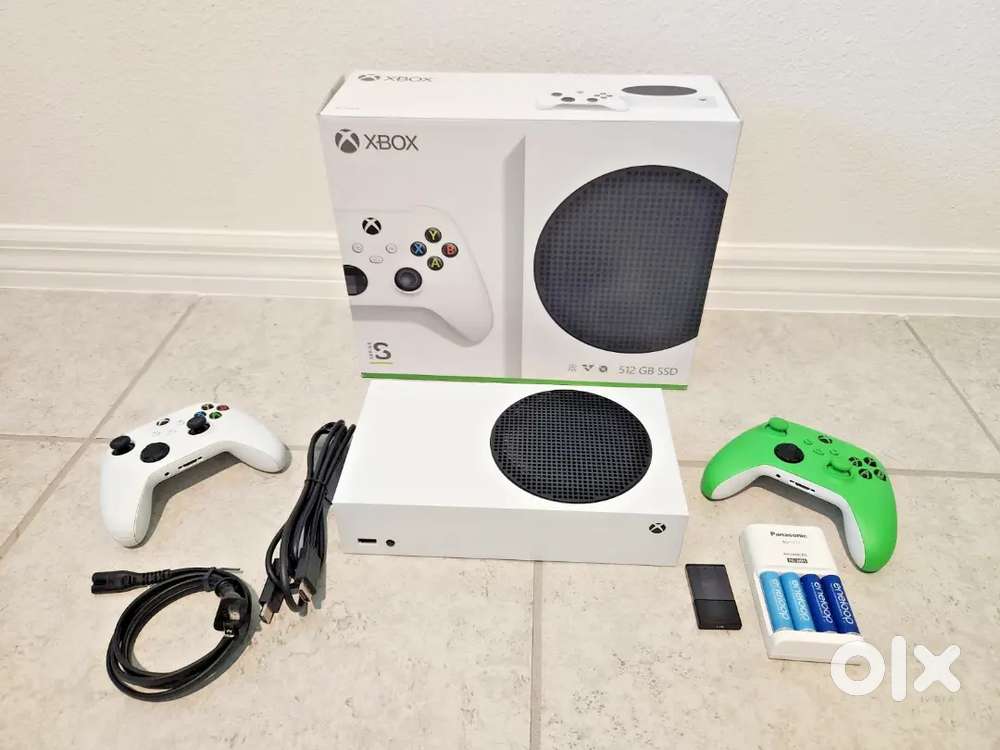 Xbox BUNDLE Series S 512GB Console + 2 Controllers + Seagate 1TB