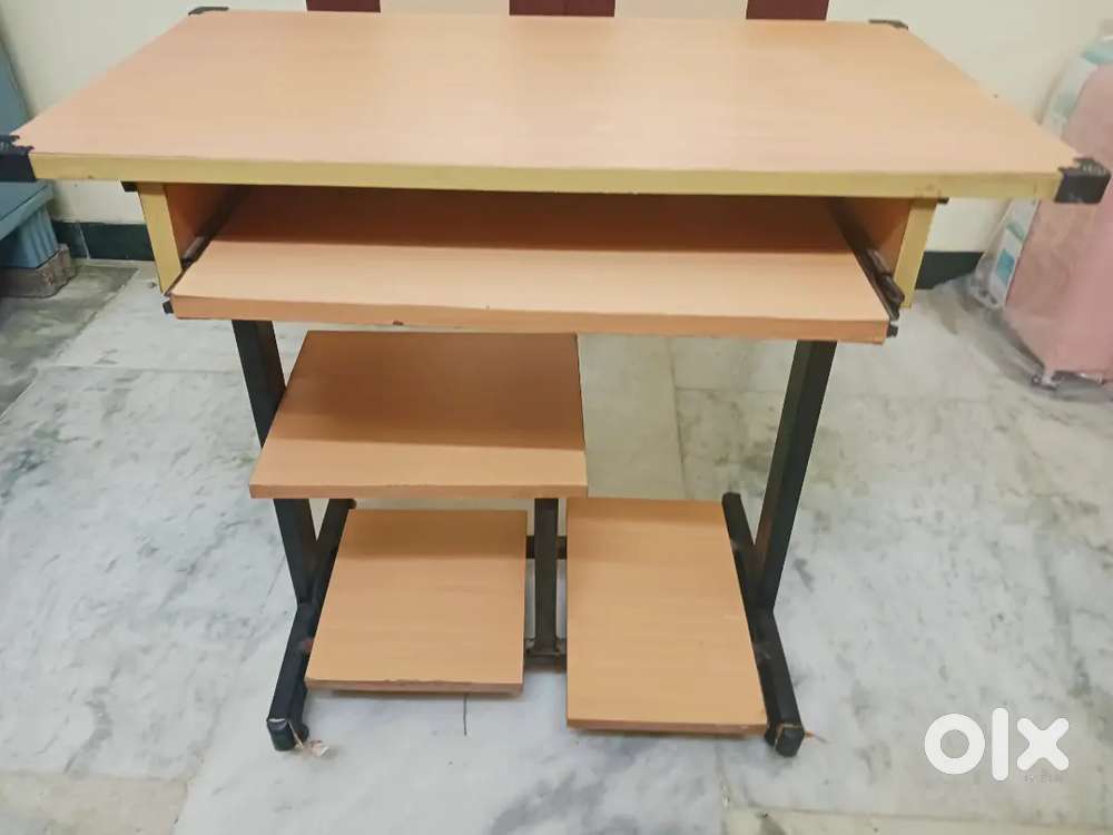 COMPUTER TABLE WITH STORAGE