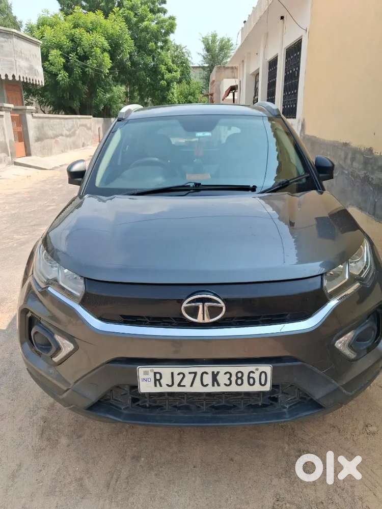 Tata Nexon Petrol sunroof less driven non accident excellent condition