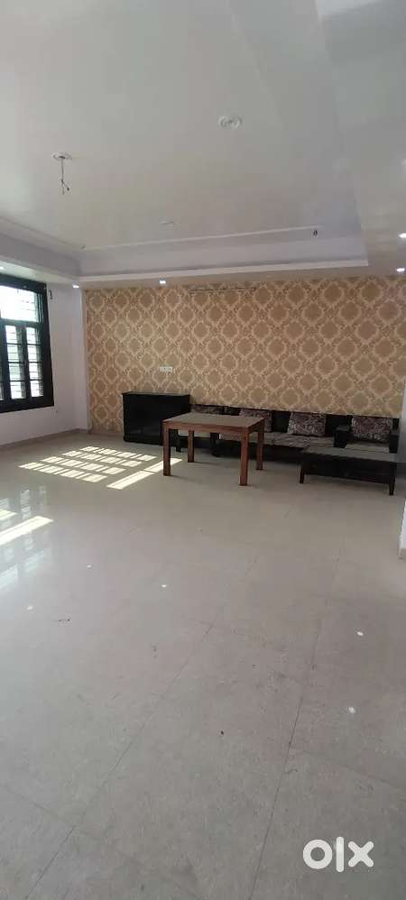 8bhk semi furnished fully independent makan location near vibuti khand