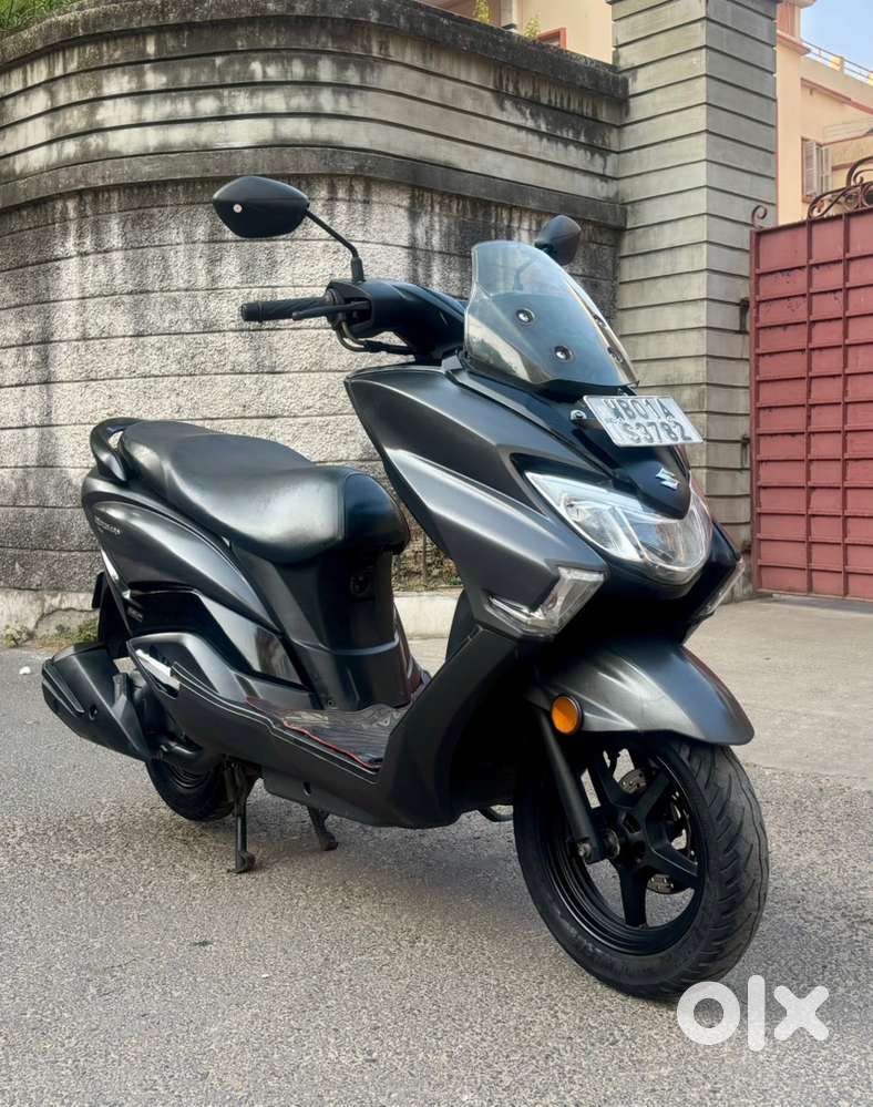 Suzuki Burgman 125 bs6Bluetooth model 2021 model only 16000 km driven