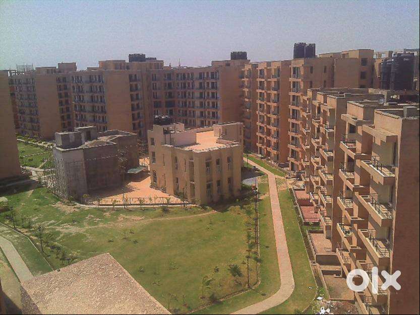 urgent sale 2 bhk in Jaipuria Sunrise on vip road Zirakpur.